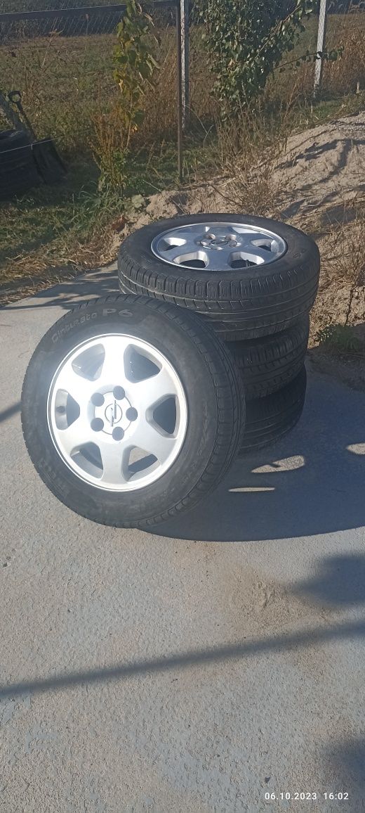 Vând 4 roți Opel cu genti de aluminiu