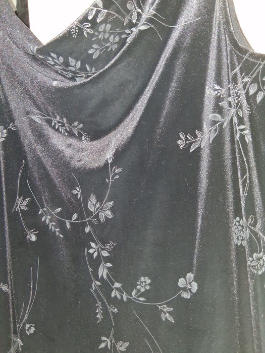 Rochie lunga  neagra catifea  cu broderie lame