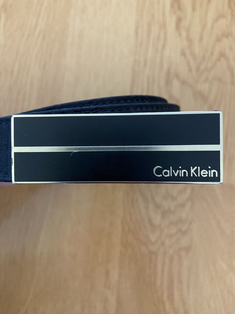 Колан Calvin Klein, черен със златно