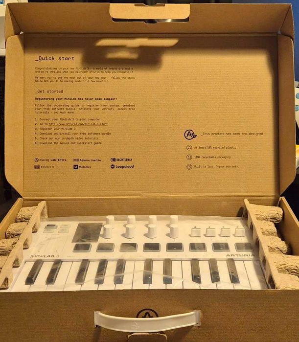 Controller MIDI Arturia Minilab 3 ca nou