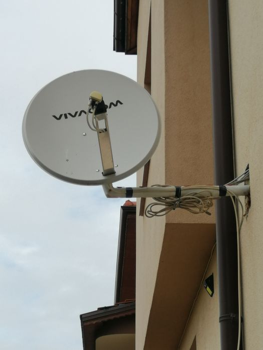 Сателитна чиния Виваком