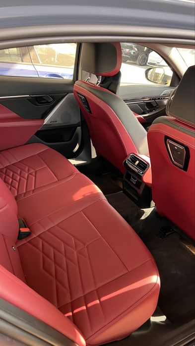 BMW i5 35L srochniy sotiladi