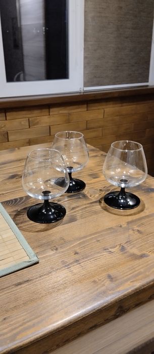 Продам три французских фужера.