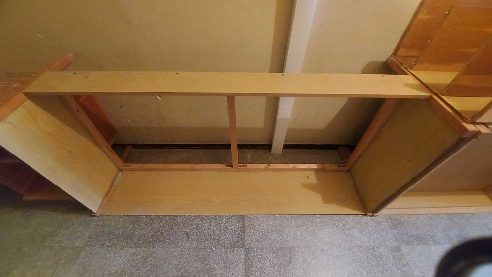 2 бр единични легла с подматрачни рамки и матраци