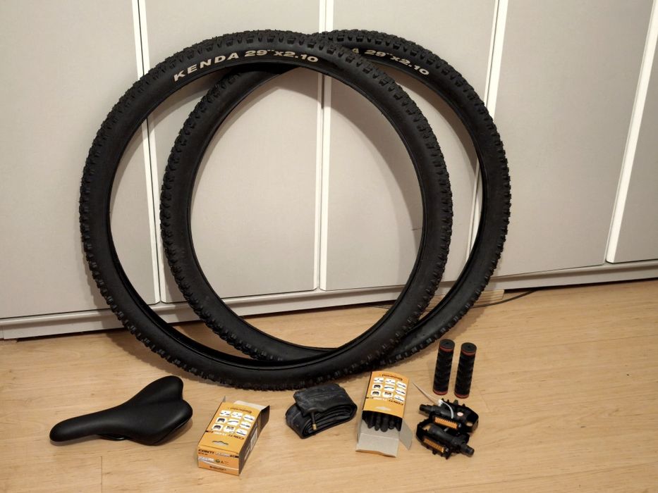 Vând anvelope bicicletă Kenda și accesorii, noi
