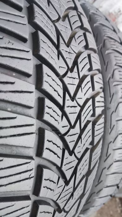 4бр зимни гуми 205/60/16 Esa Tecar
dot23
7мм
Добро състояние на гумите