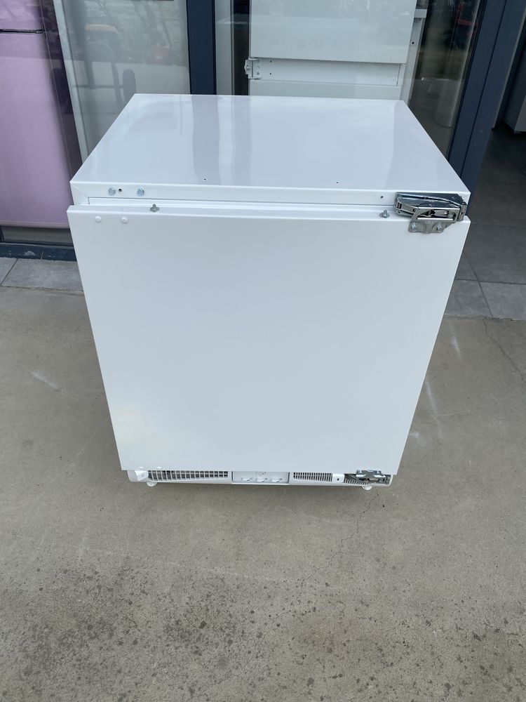 Малък фризер за пълно вграждане Gorenje 82 см