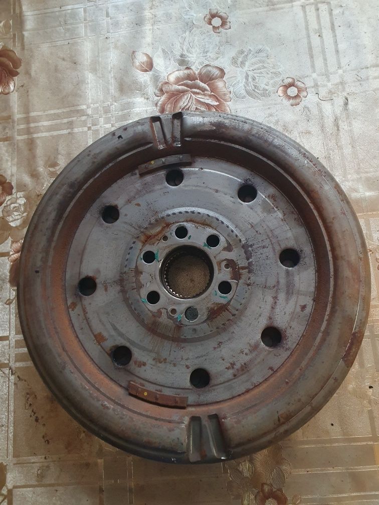 Маховик VW  /Passat CC/Transporter/Multivan  2.0 TDi 140 к.с.