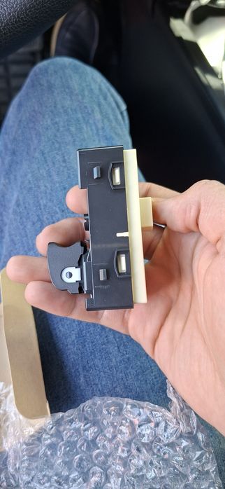 Кнопка Стекло подъёмник от hyundai elantra