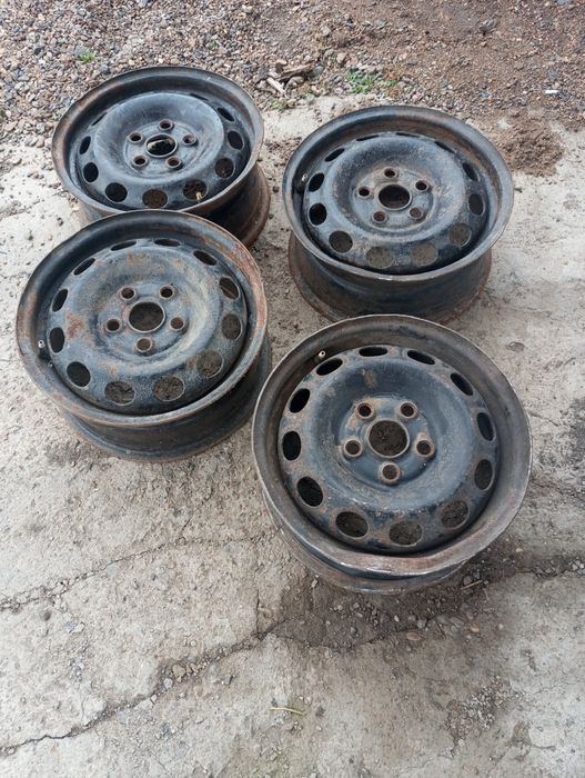 Диски на 15. Состояние отличное. Цена 32000.Адрес Иксанова 163.г.Аксай