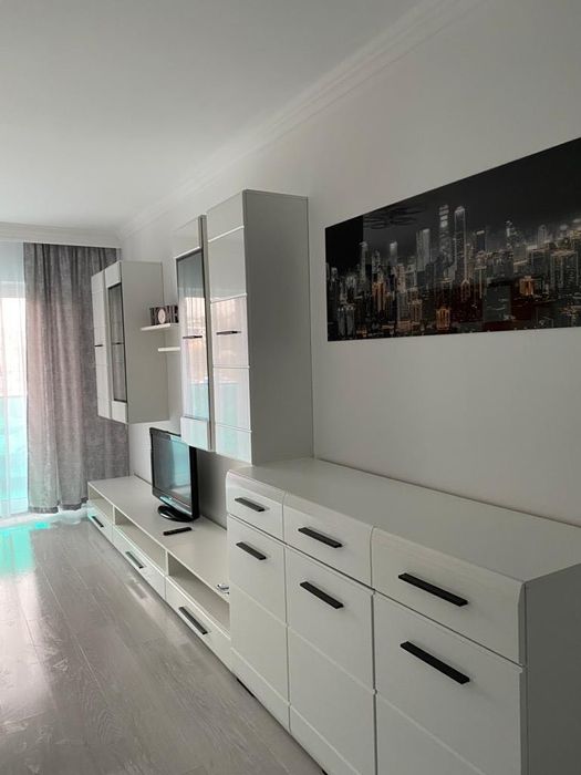 De închiriat apartament cu o cameră - spațios și modern