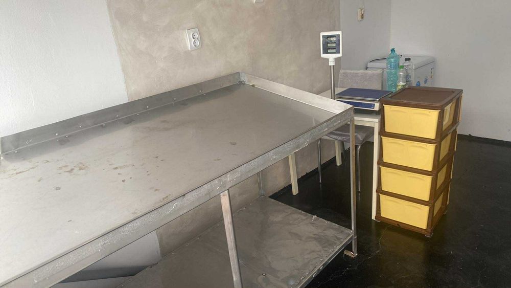 Vând masă de inox foarte ieftină