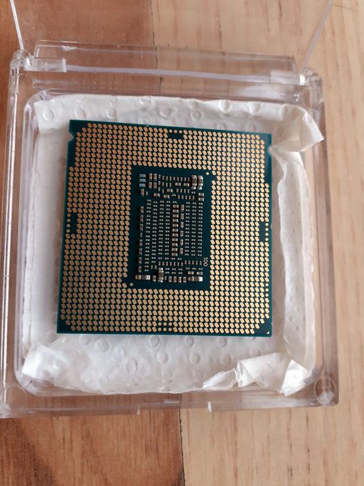 Procesor I5 9400F + Cooler Schyte Katana 3