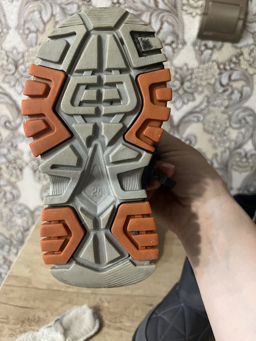 Обувь. Сапоги. Ботинки. Три пары в одни руки 24 размер