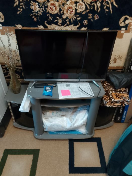 Телевизор, стиральная машина, тумбочка под телевизор  б.у