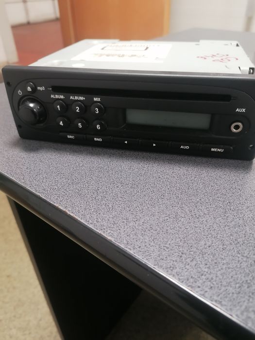 Vând radio cu CD dacia original