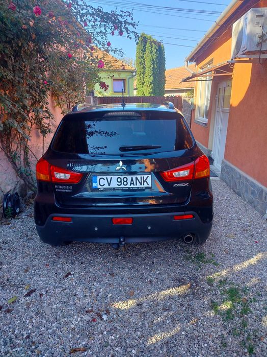 Vând Mitsubishi ASX