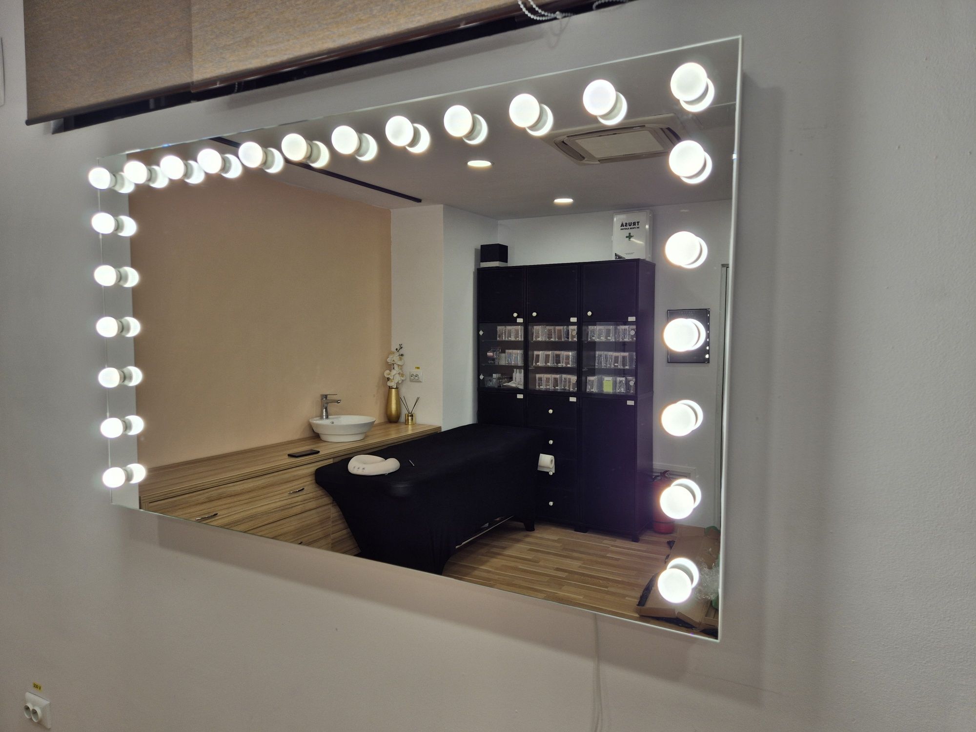 Oglinda Makeup Hollywood, machiaj, Transport si becuri incluse