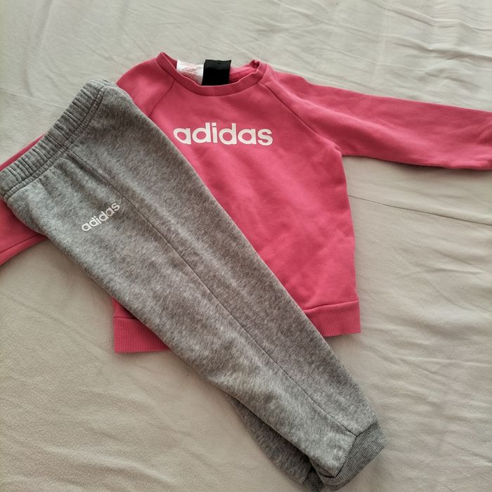 Trening adidas pentru fetița