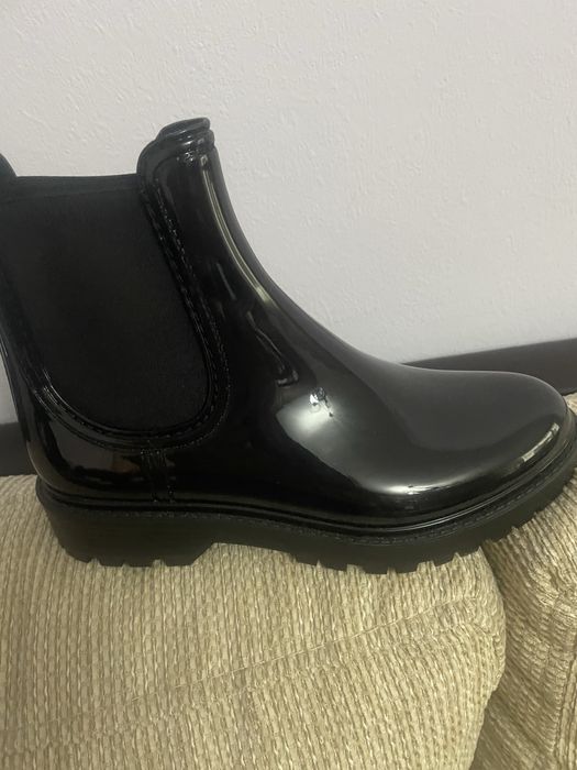 Нови гумени ботуши