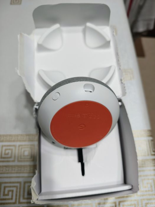 Google Home Mini.Pret. 100 lei.