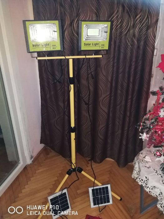 vand stativ proiector plus 2 proiectoare solare de 60 w