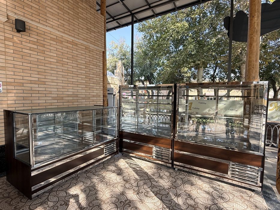 Витрина холодильник для торта и пирожное