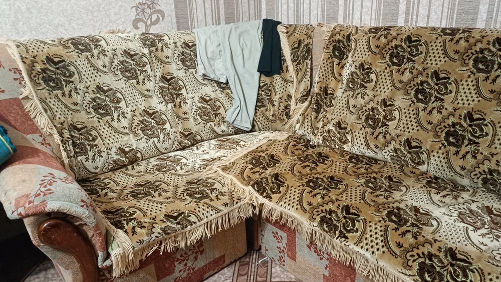 Диван угловой отдам даром