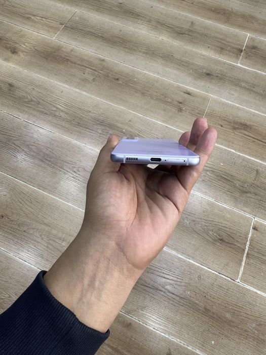 Samsung S21 fE  5G 8/256 ideal karobka srochna sotiladi