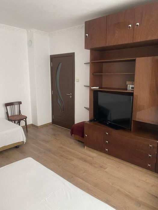 Дава се под наем Едностаен апартамент в Бургас, Център - 50 кв.м за 382.5 € - Снимка #1