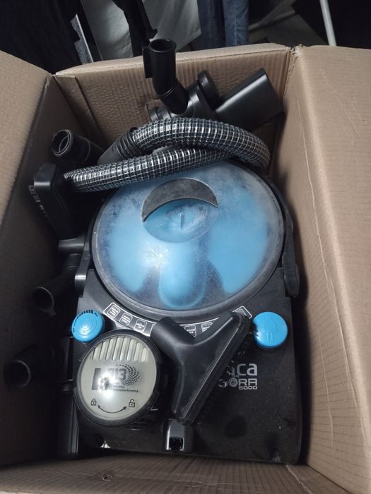 ARNICA прахосмукачка с воден филтър