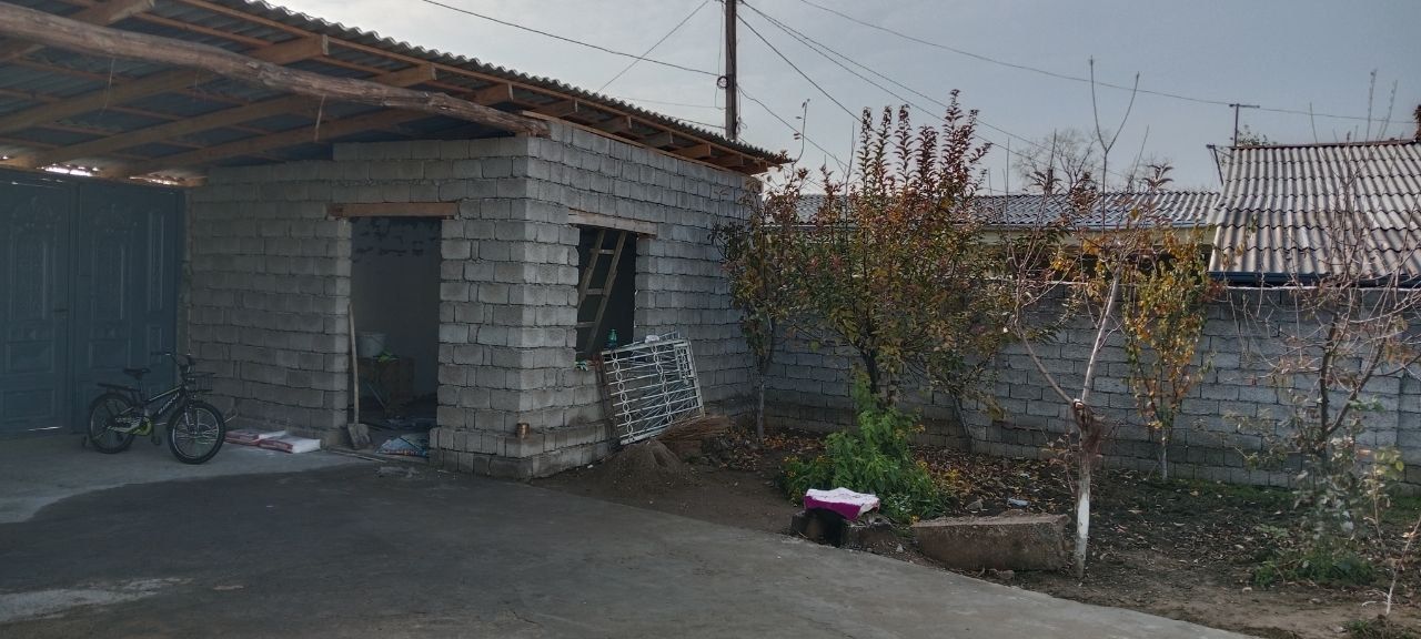 Uy hovli 4 sotix