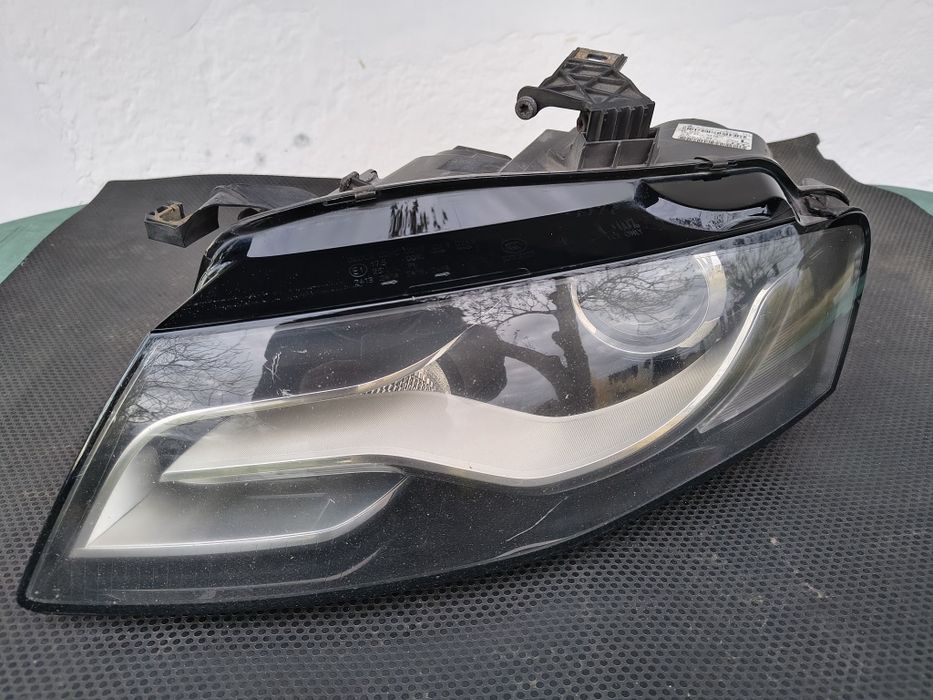 Faruri Stanga/dreapta Cu Xenon Si Led Audi A4 B8 
COD 8K0941003D /8K09