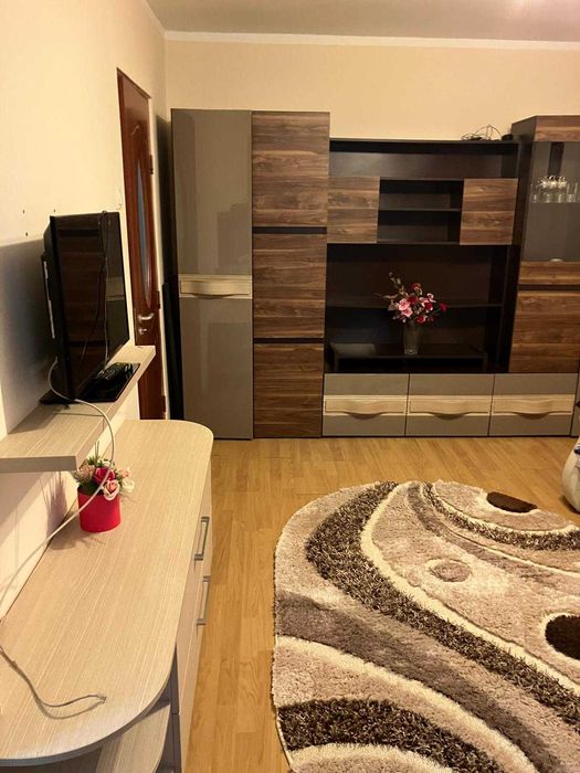 Bd. Bucuresti, dau in chirie garsoniera mobilata