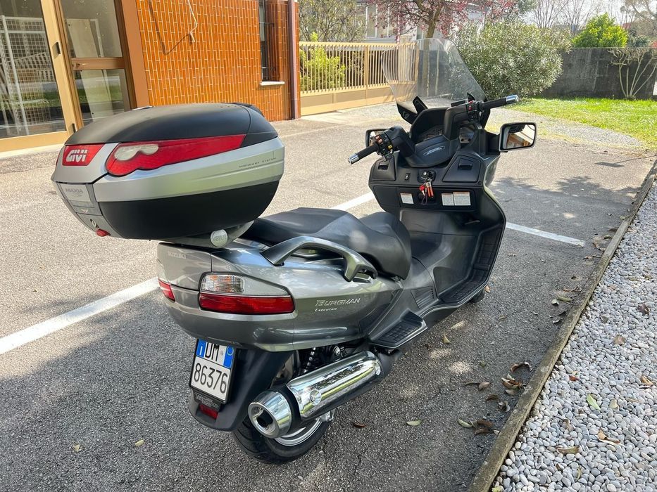 Suzuky Burgman 650 Exclusive
• an 2010
• ⁠motor 650
• ⁠km 36500