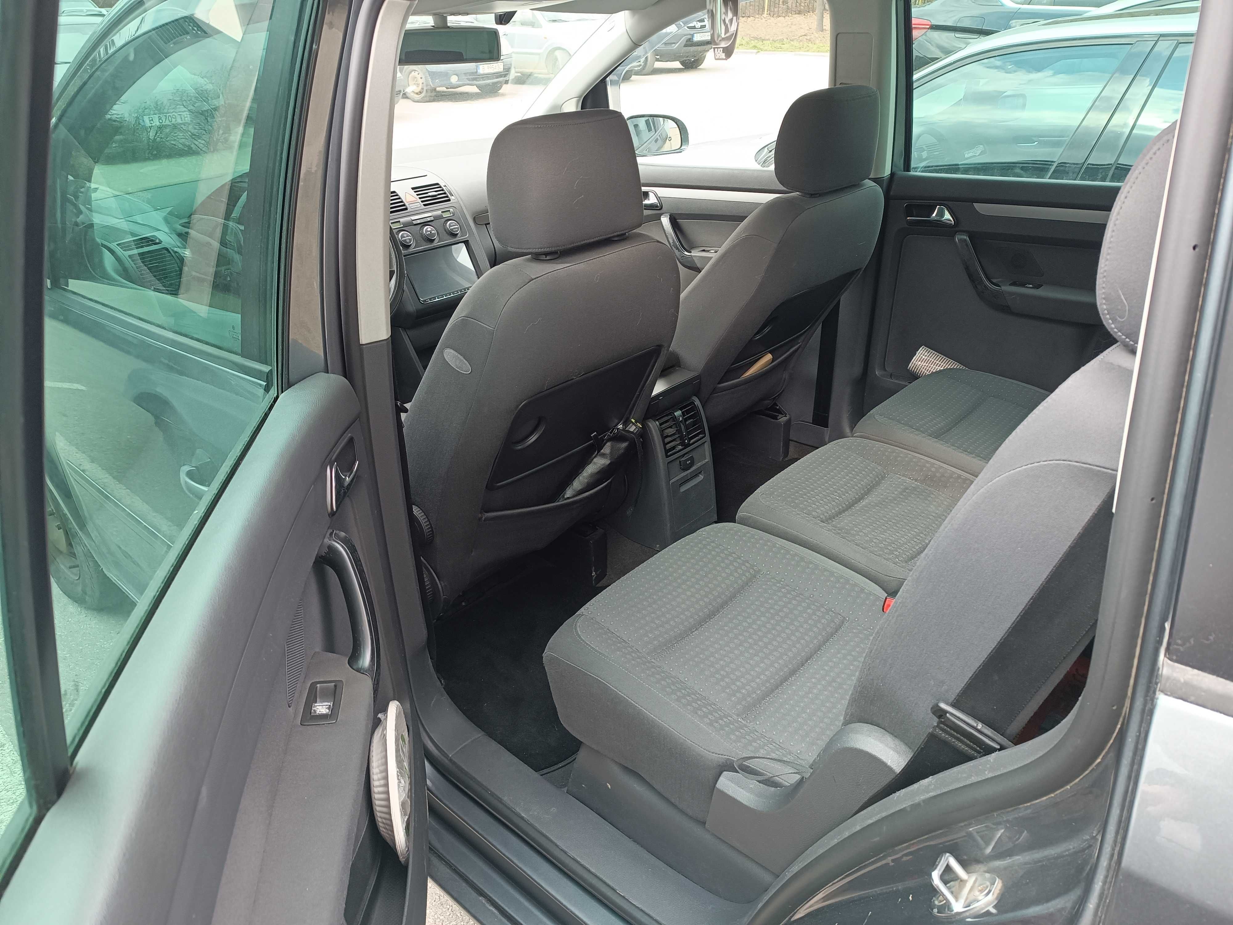 Volkswagen touran 2004г.перфектен