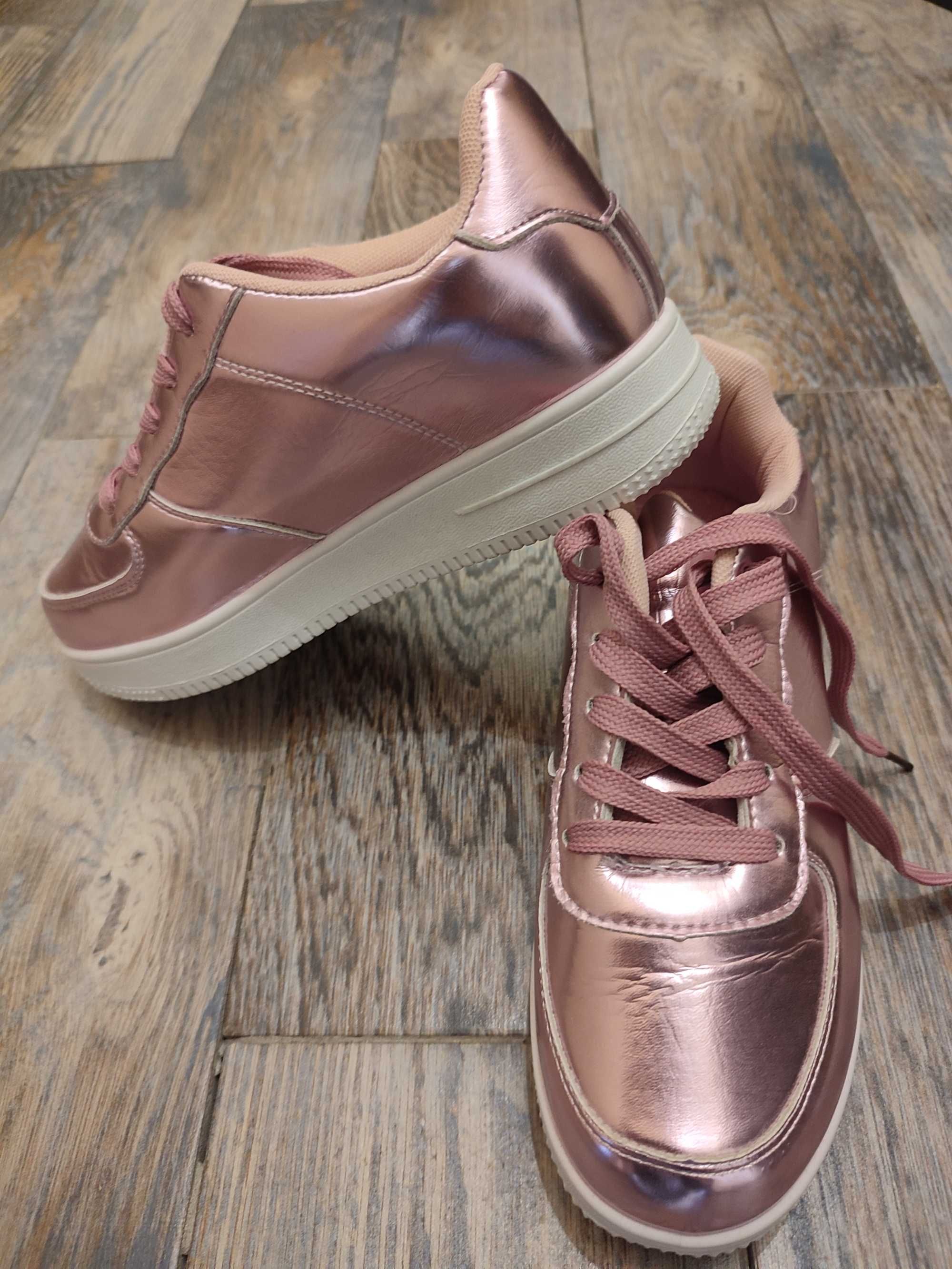 Нови дамски, блестящо розови обувки ,38 номер