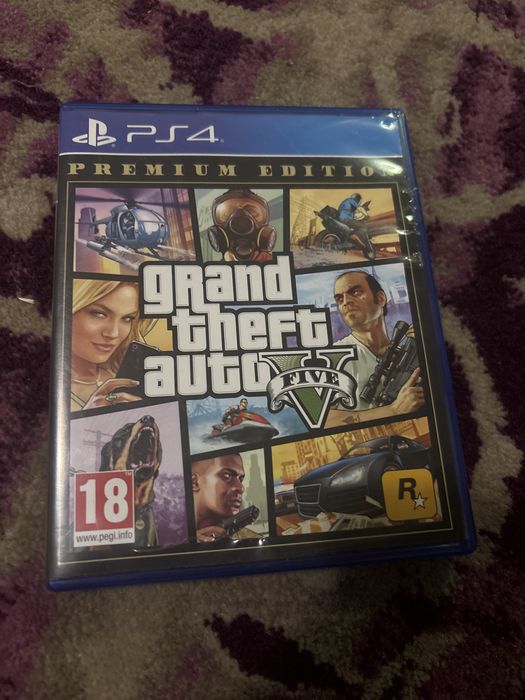 Vand ps4 stare buna vine cu 2 controllere gta v fc 25