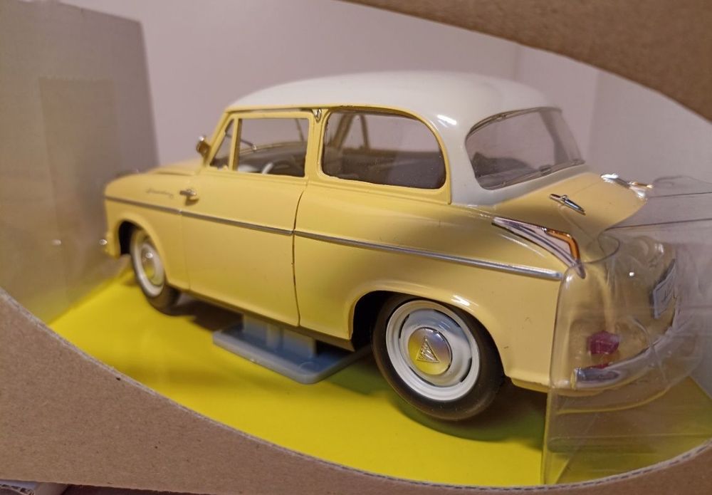 Lloyd Alexander TS 
Scara 1:18
Producător Revell 
Material metal+plast