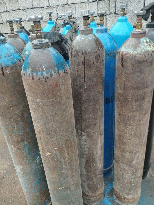 Кислородный баллонлар сотилади