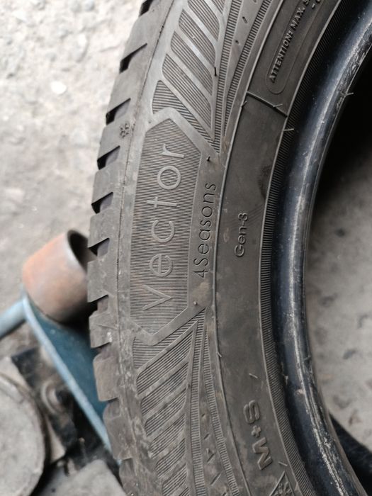 Всесезонни гуми -2022г./42с.-16цола-205/55-1бр.-70лв."GOOD YEAR"