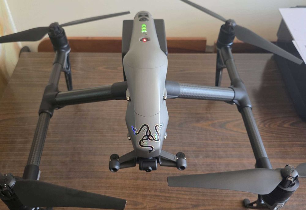 Drona profesionala DJI Inspire 2 pachet cu accesorii, baterii noi