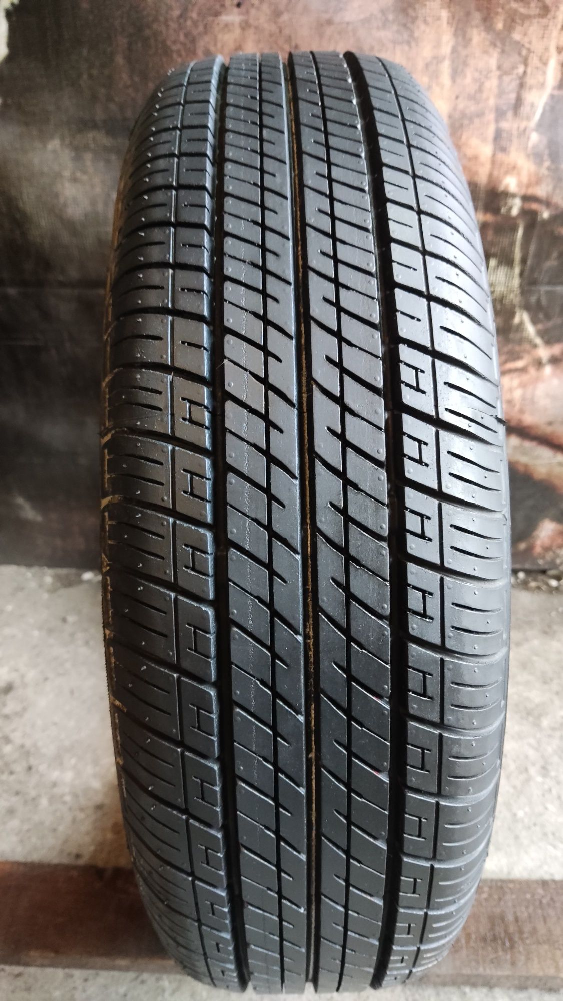 1бр лятна гума 165/70/14 Dunlop, нова от резервна
7.38mm грайфер
Гумат