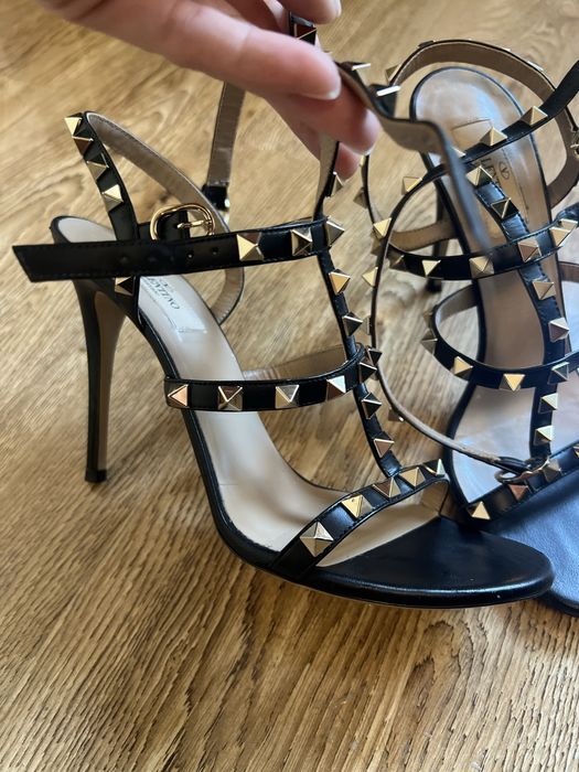 Sandale negre valentino marimea 38 stare foarte buna