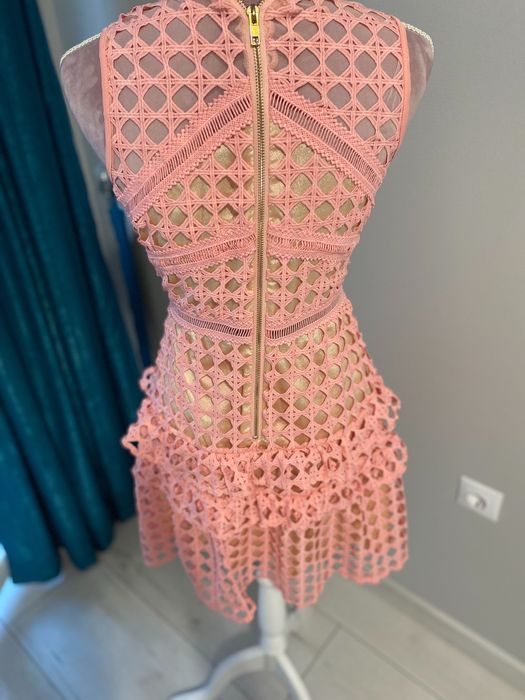 Дантелена рокличка