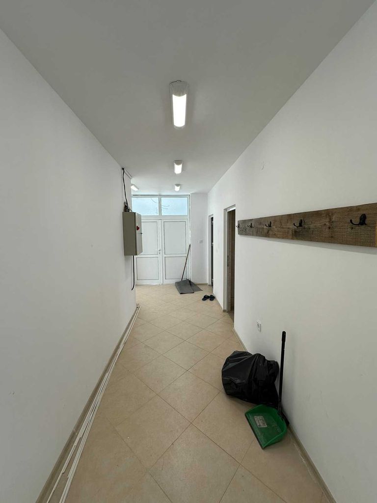 Дава се под наем Офис в Пловдив, Индустриална зона - Тракия - 177 кв.м за 510 € - Снимка #6