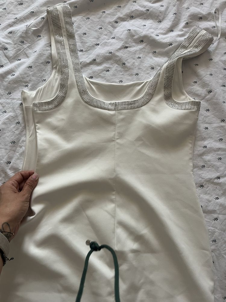 Бяла рокла на Zara