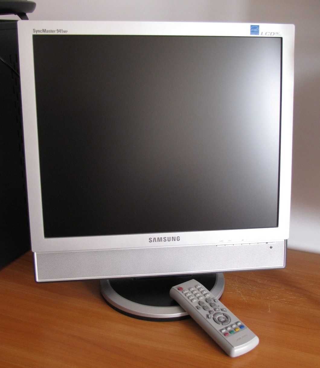 Цветен монитор - телевизор 19`` Samsung