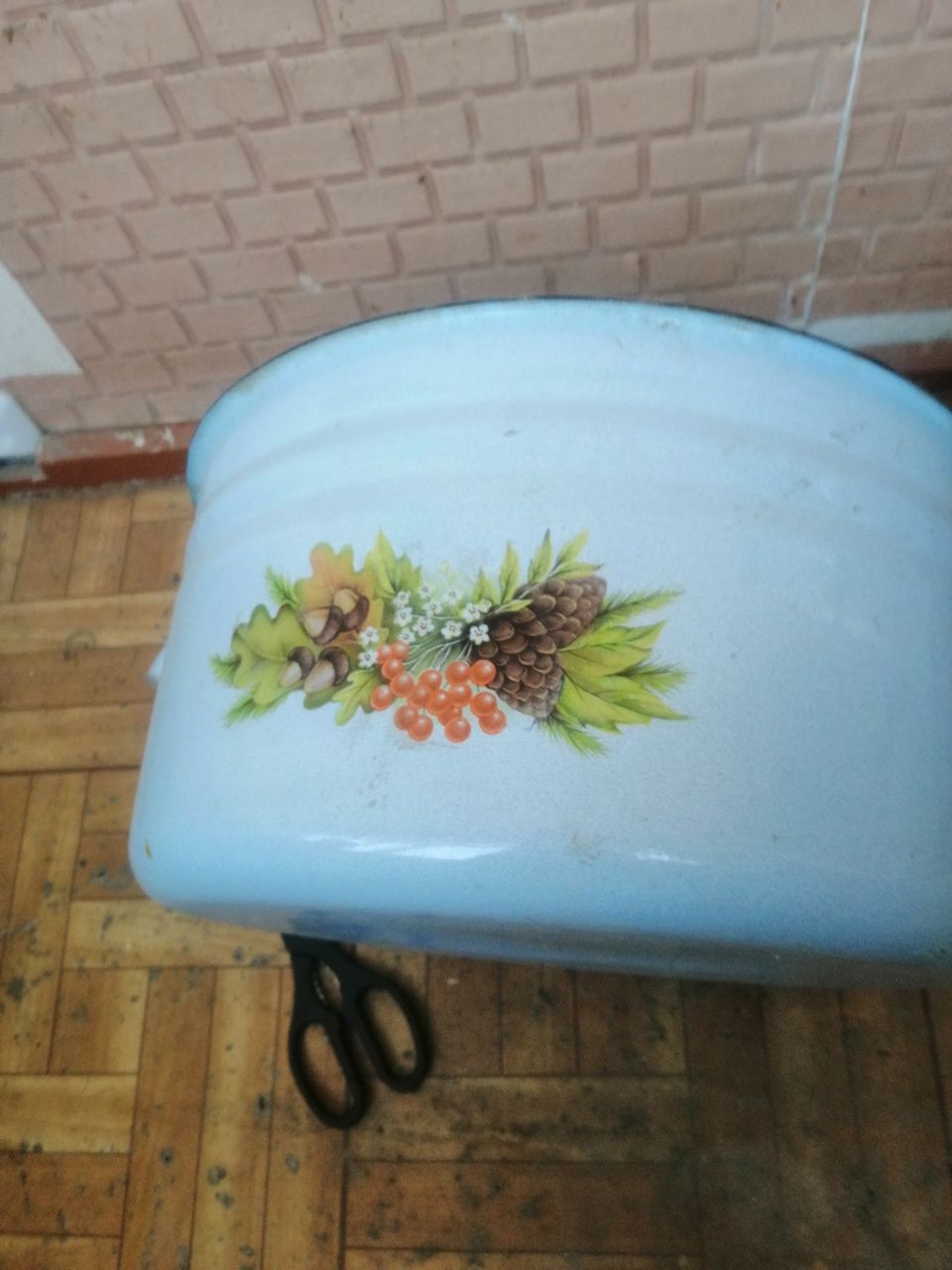 Эмаль кастрюли и ведра