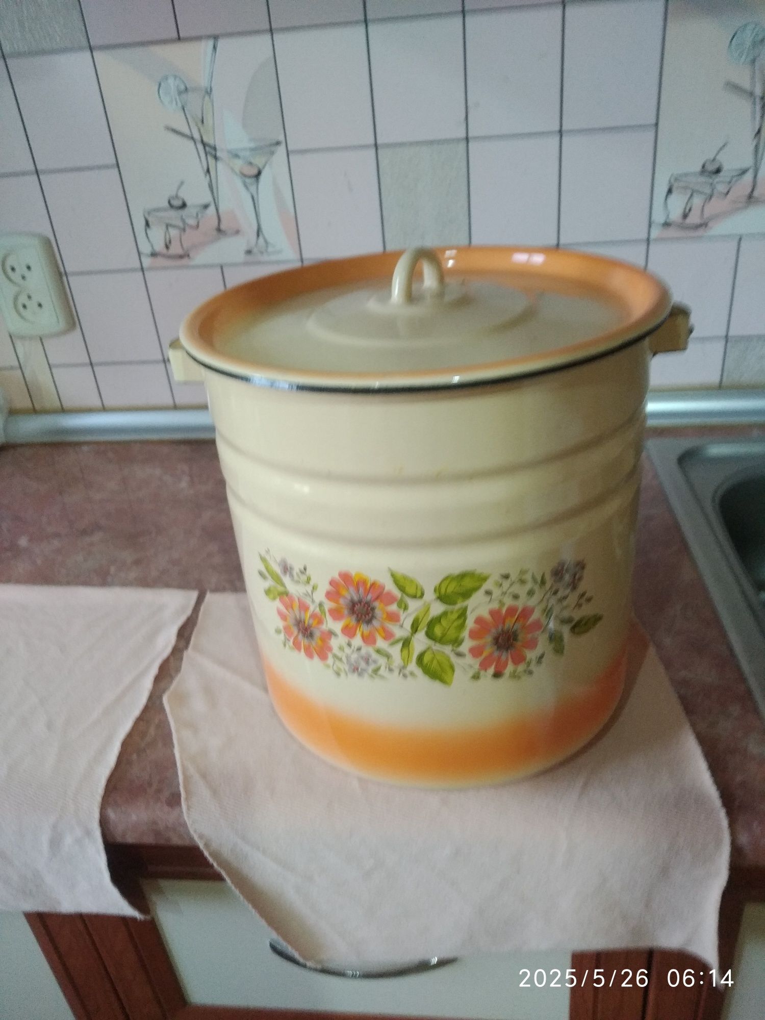 Продам большой Бидон